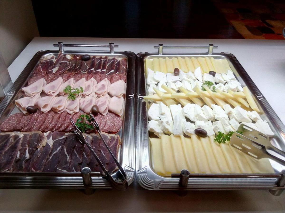 Hotel Albamaris 비오그라드나모루 외부 사진