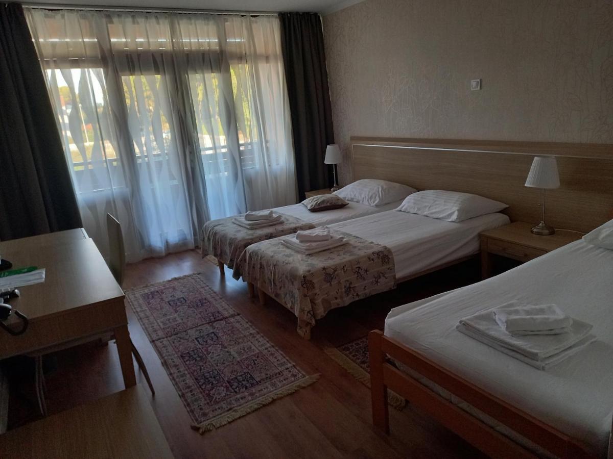 Hotel Albamaris 비오그라드나모루 외부 사진