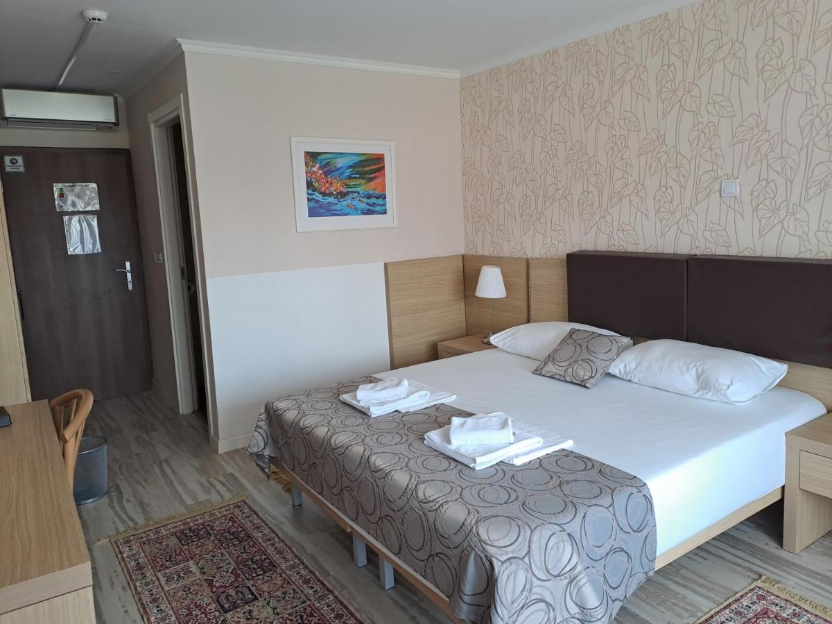 Hotel Albamaris 비오그라드나모루 외부 사진