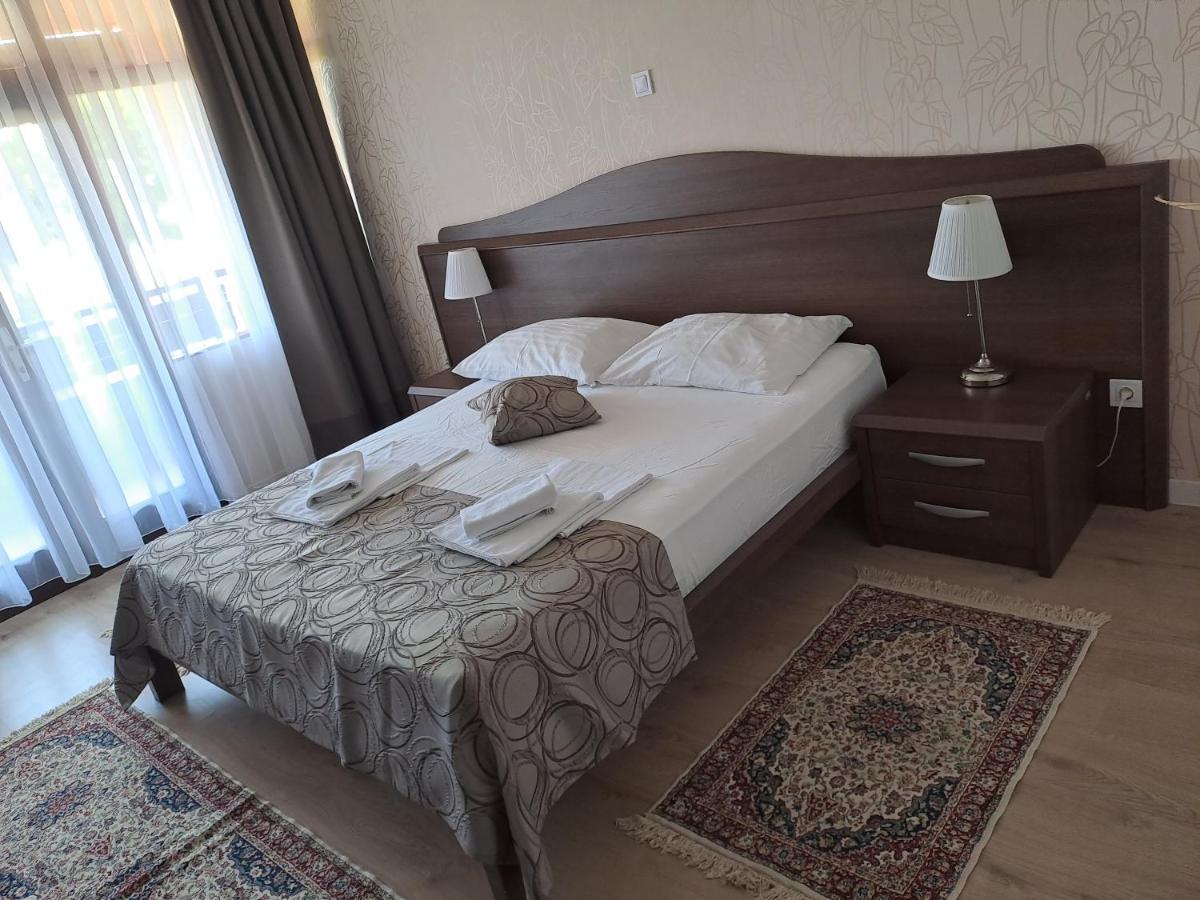 Hotel Albamaris 비오그라드나모루 외부 사진