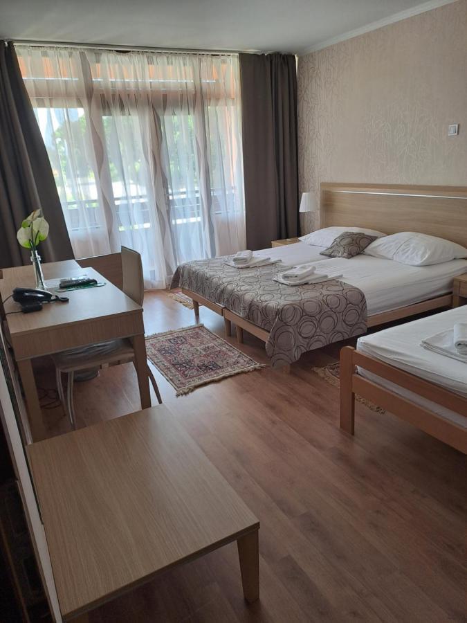 Hotel Albamaris 비오그라드나모루 외부 사진