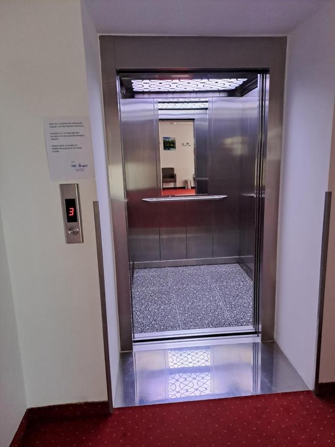 Hotel Albamaris 비오그라드나모루 외부 사진