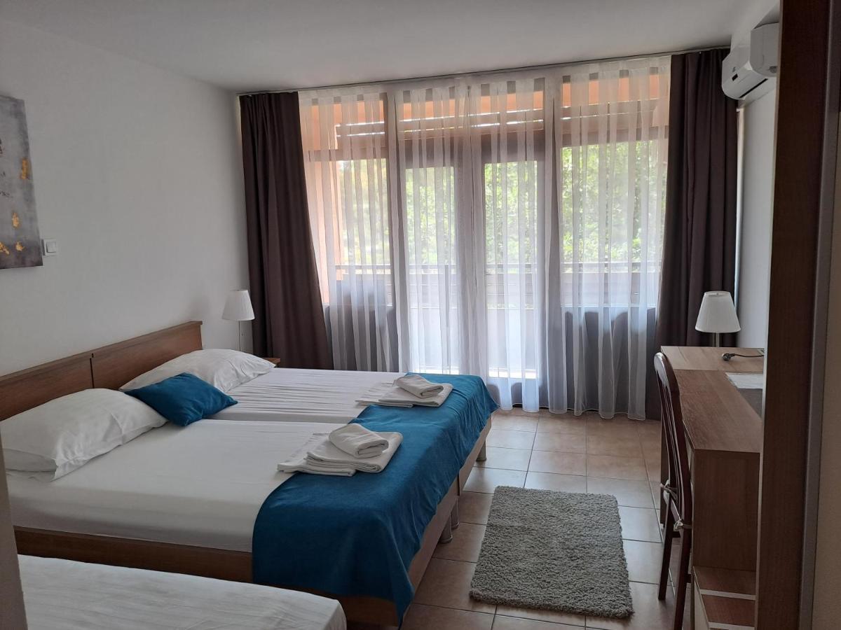Hotel Albamaris 비오그라드나모루 외부 사진