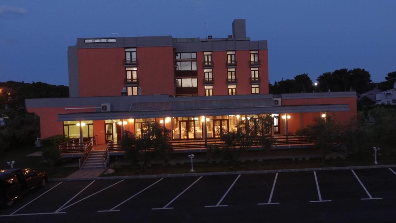 Hotel Albamaris 비오그라드나모루 외부 사진
