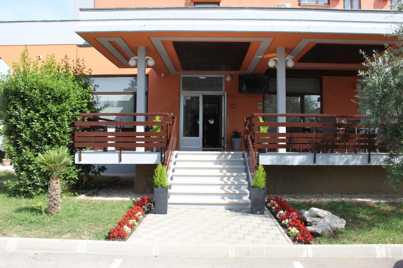 Hotel Albamaris 비오그라드나모루 외부 사진