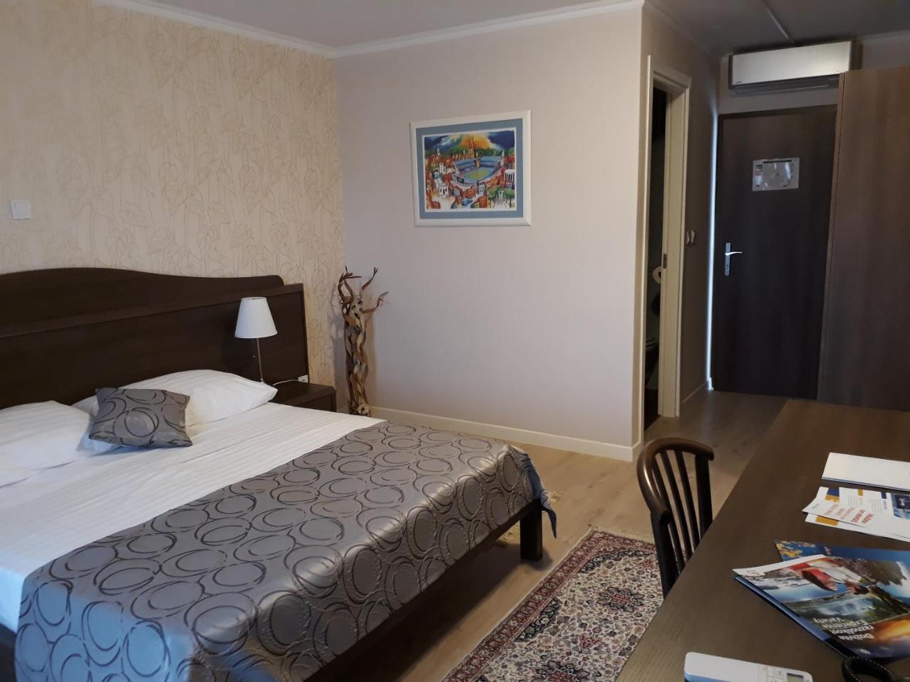Hotel Albamaris 비오그라드나모루 외부 사진