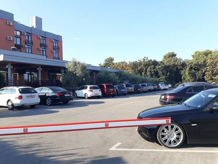 Hotel Albamaris 비오그라드나모루 외부 사진