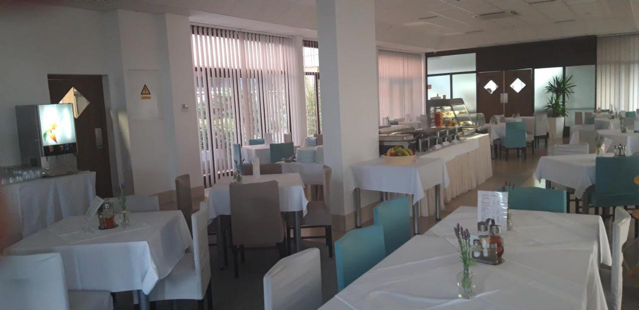 Hotel Albamaris 비오그라드나모루 외부 사진